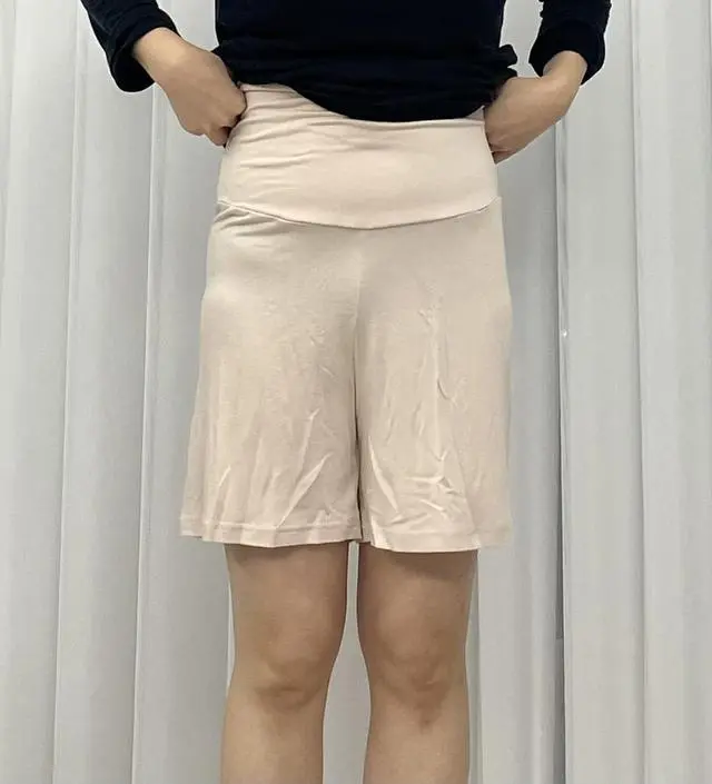 키 158cm 55사이즈에요. 원피스 입을때 입으려고 구매했어요. 아직 배가 많이 안나와서