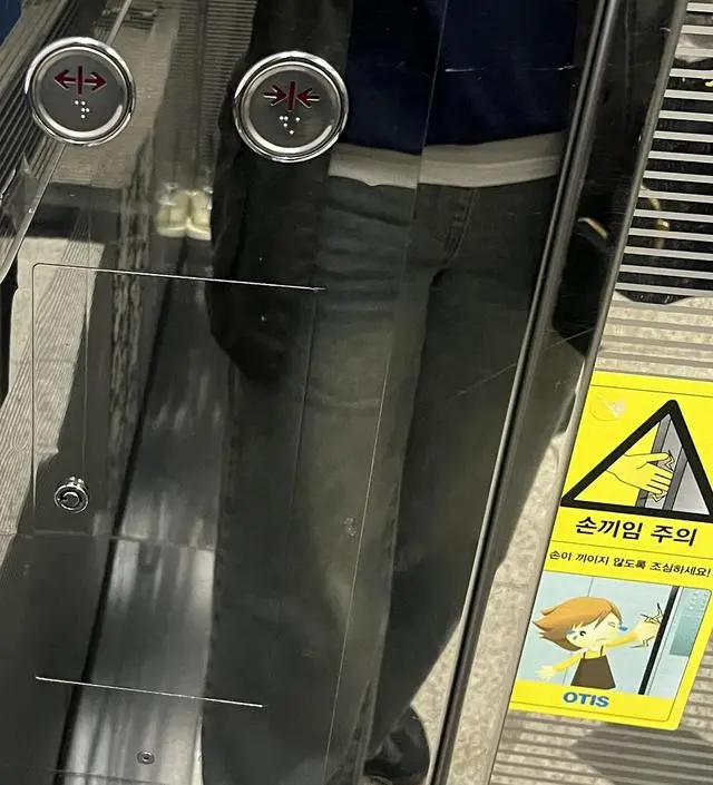 아직 배가 덜 나와서 살짝 큰데 허리부분 조절할 수 있는 밴드가 있어 좋아요~