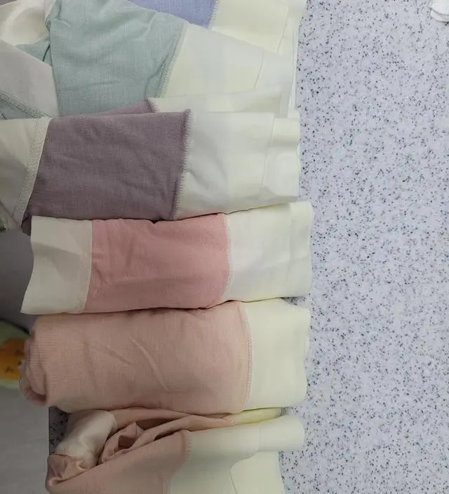 엉덩이가 원래도 작지않았는데 너무 커져서 ㅋㅋ 편한 팬티 찾다가 구매했는데 야들야들