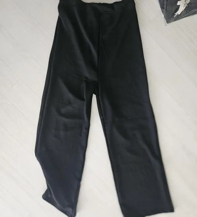 찰랑찰랑하고 가벼워요 그래서 속옷라인이 좀 드러남
