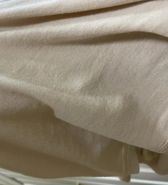 완전 부들부들하고 잘 늘어나서 속바지로 입기 딱 좋은거 같아요. 완전 추천합니다.