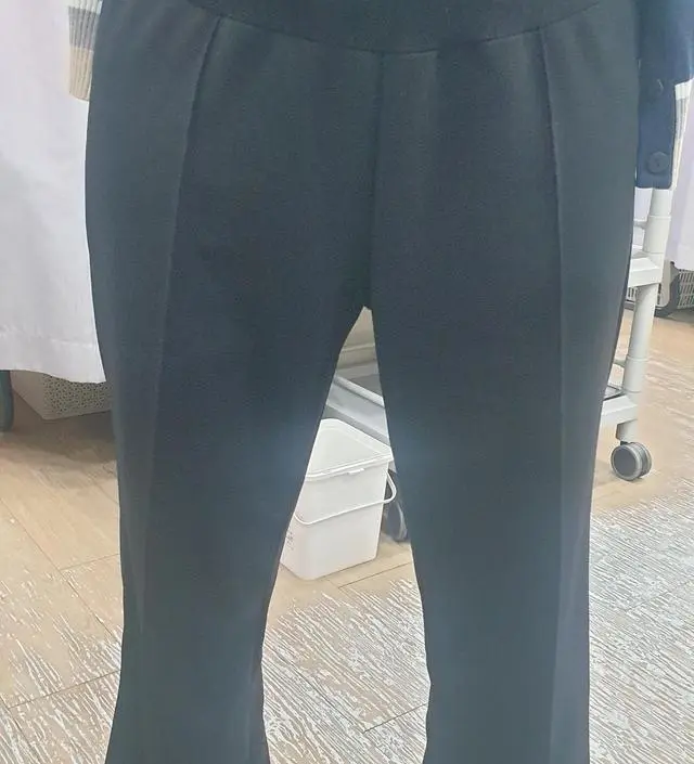 초산이라 어떤 임부복을 살까 고민 많이 하고 사봤는데 정말 편하네요 ~ 일할때도 괜찮