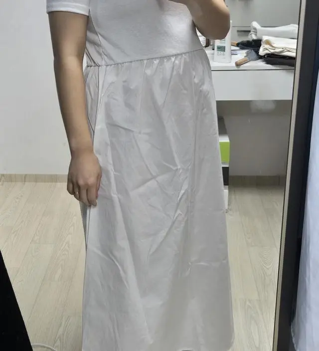 편하게 잘입을것같아요. 팔부분이 좀 껴서 작아보이지만 저는 편한상태입니다.ㅎ