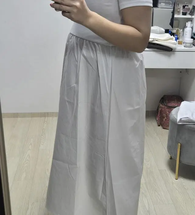 편하게 잘입을것같아요. 팔부분이 좀 껴서 작아보이지만 저는 편한상태입니다.ㅎ