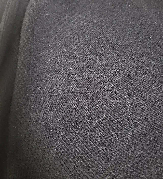 입기에는 불편한거 없이 잘 늘어나고 편하지만 보풀이 좀 일어납니다. 