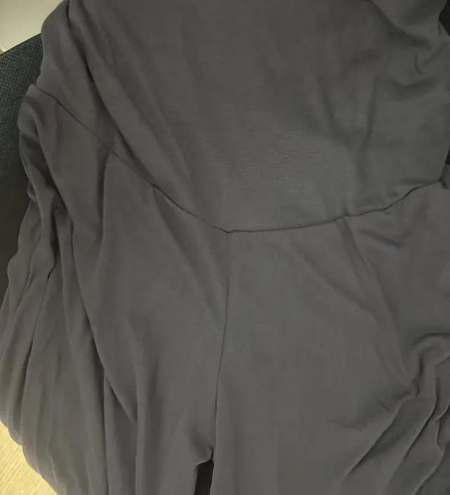 얇은 소재라서 처음에 너무 따붙나 싶었는데 시강 지나니 아주 예쁜 핏으로 찰랑찰랑 거