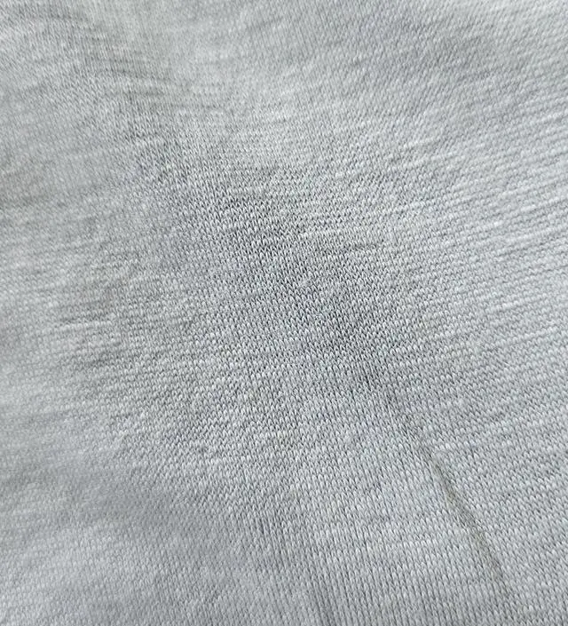 재질이 너무 실망스러워요.. 잠옷으로 쓸생각으로 사긴햇지만 한계절을 못넘기고 버릴것