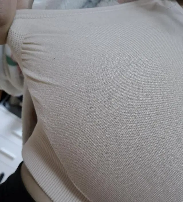 잘늘어나고 진짜 속옷안입은거같이편해요~~!!가슴좀더커져도 입을수있을것같네요