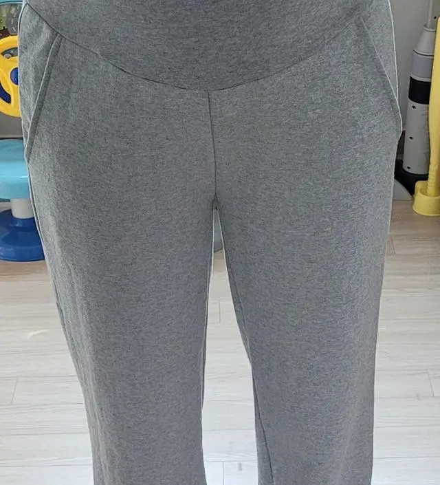 블랙 XL로 시켜서 착용할땐 괜찮았는데 걸으니깐 줄줄 내려가서 F 다시 주문했는데 엉덩