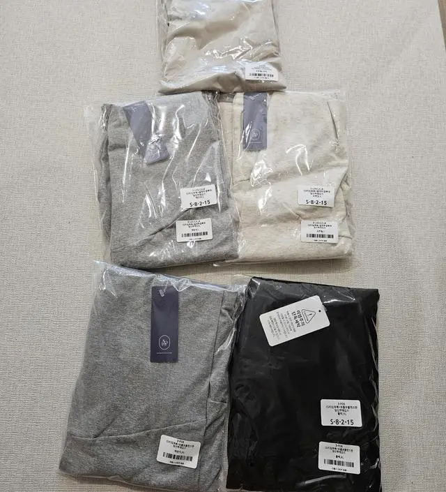 쫀쫀하니 좋아요. 이전에 입었던 레깅스들이 허벅지 안쪽이 닳아서 구멍날 거 같아서 샀