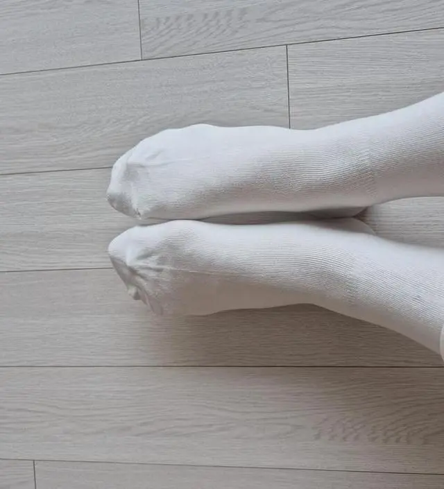 임신중기 되면서 하체가 잘 부어 저녁 때되면 양말자국이 선명하게 남았어요. 돌돌이 양