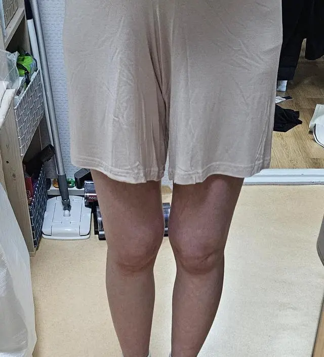 5부라고 했는데 생각보다 짧고 하늘 거려서 시원하고 속비지로도 좋을 것 같아요 검정은