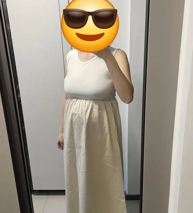 빨래후 구겨짐이 심한 재질이라 세탁후 다리미질을 해줘야하지만 체형커버 디자인에 여