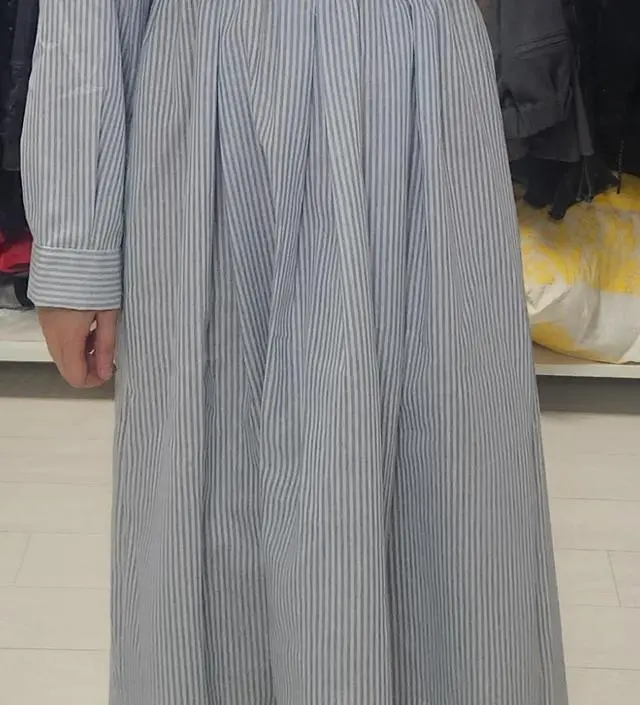 저는 추위를 많이 타서 여름에 실내에서는 얇른 가디건 입구 다녀서 일부러 긴 팔 원피