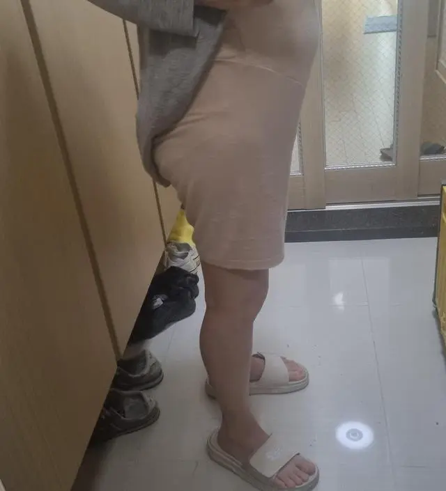 이제 16주차로 배가 나오기 시작했는데 조임없이 너무 편해서 이것만 입고 집에서 돌아