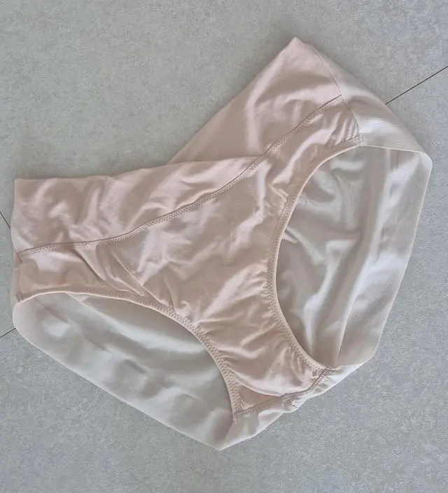 쌍둥이 35주 입니다. 몸무게 90kg 원래도 하체가 튼실한편인데 XL사이즈 편하고 잘 맞네