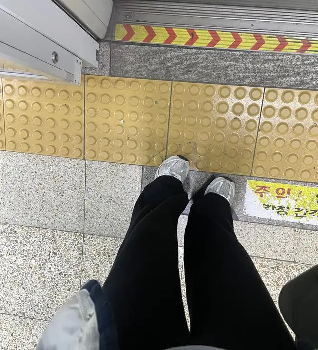 우선 배송 너무빨랐고 키가 큰편인데도 바지길이는 넉넉해서 너무 마음에 들었어요 지금