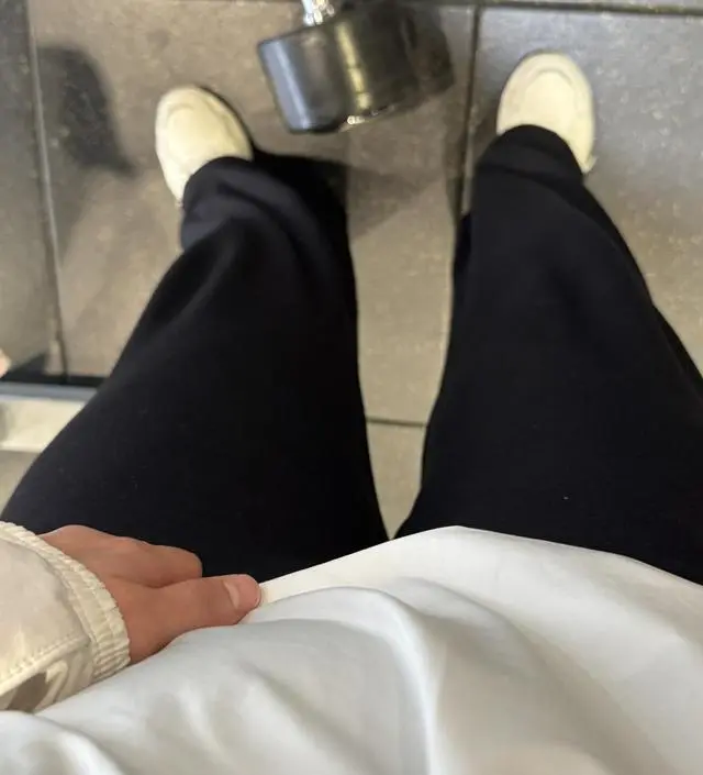 170cm 80kg넘는 임산부입니다! 핏 너무 예쁘고 편하고 가벼워요.. 집에서 잡옷으로 입어