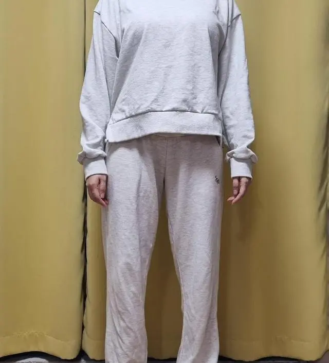 재질이 도톰해서 맘에 드나.. 살짝 크롭인게 개인적으로 아쉬워요