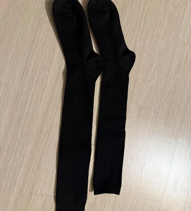 뜯고 나서 보니 양말 길이가 너무 달라요…..
