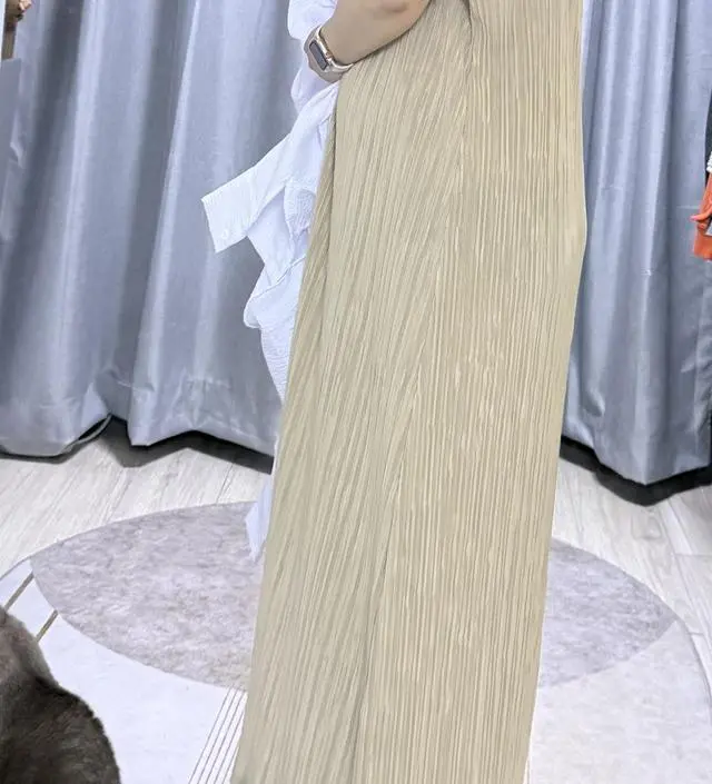 이 원피스 편하기는 한데 옆 라인이 너무 펄렁거려요
