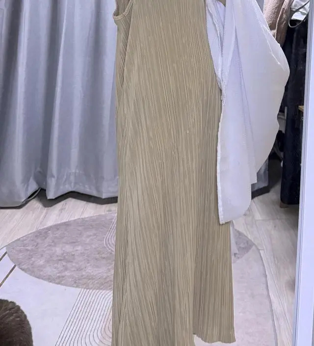 이 원피스 편하기는 한데 옆 라인이 너무 펄렁거려요
