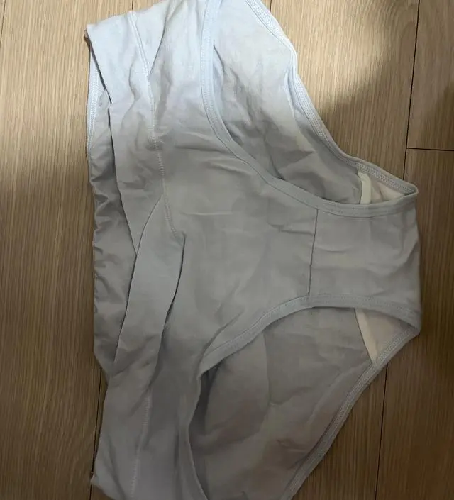 아직 안입어봤지만 편할거같아요. 싸게 잘산거같아요. 하루에 하나씩 입으면 될거같아요