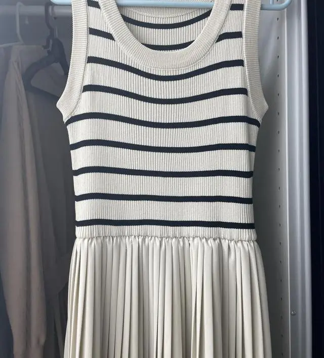 속치마도 없길래 스커트부분이 비치지 않을까 걱정 많이 했었는데 예상외로 비치지 않더