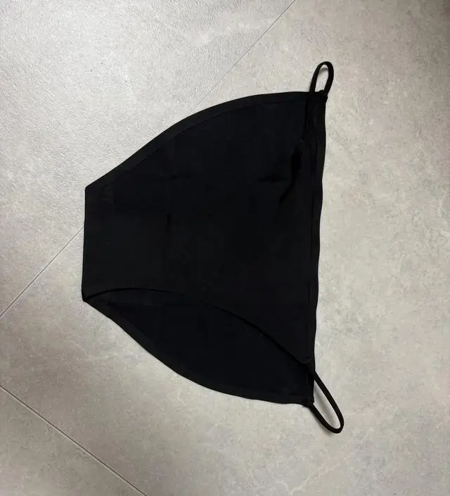 뒷부분은 삼각팬티로 모두 가려주고
