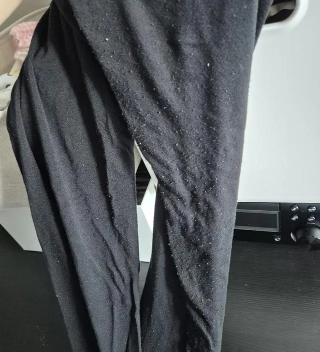 이바지는 생각보다 너무 잘 늘어나는 거 같아요. 보풀도 많이 생기고 건조기 돌렸더니 