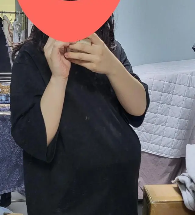 엉덩이 가려줘서 좋아요! 입을때 목부분이 머리넣기 좀 작은데 입고나면 괜찮아요