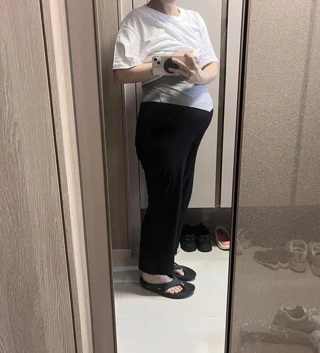 블랙이 사이즈 M이라서 살짝 걱정했는데 입어보니 잘맞고 좋아요
