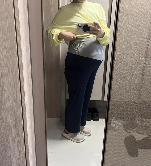 블랙이 사이즈 M이라서 살짝 걱정했는데 입어보니 잘맞고 좋아요
