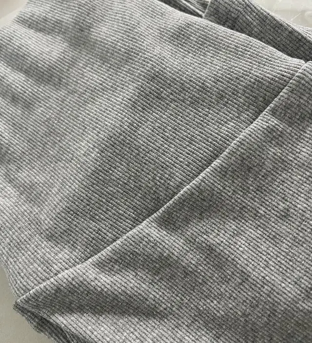 임산부 33주차이에요~ 길이 딱 좋아요~ 163 몸무게 50키로 지금 날씨 딱 입을 수 있는데