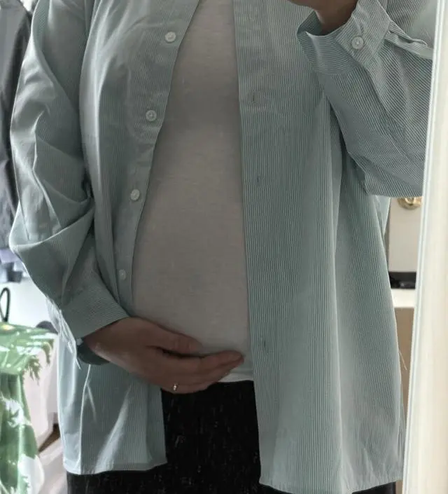 생각보다 얇은거같긴한데 여름에 잘 입을거같아요!