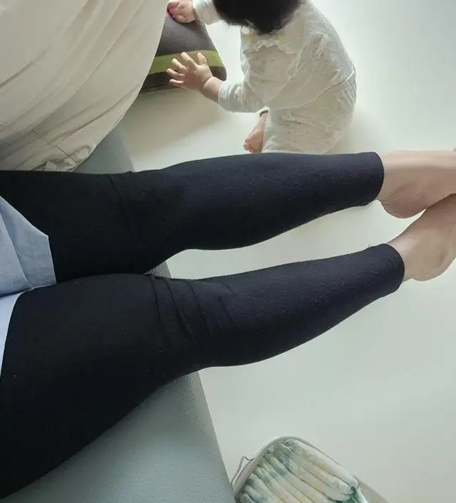 레깅스 편해요. 많이 늘어난다는 말해 라지 샀어요. 라지도 일반 미디움 느낌나네요