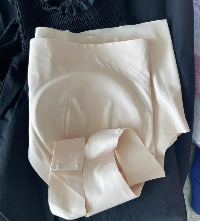 오우.. 많이 크네요 ㅎㅎ 임신 말기에 입어야겠어요~ 그래도 착용감이 너무 편하네요!!