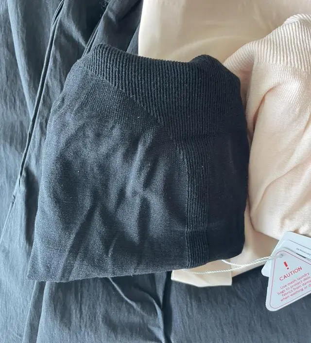 배가 나온걸 숨겨 주는줄 알았는데 더 도드라져 보이는 느낌이네요ㅠㅠ 부해보이고.. 네