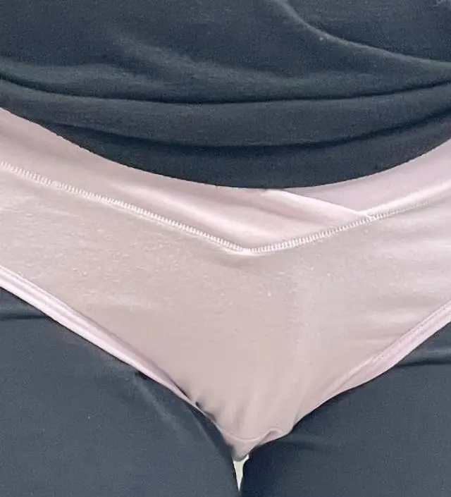 배가 나오면서 기존속옷이 배부분이 조금 끼더라구요. 그래서 구매했는데 편하고 좋아요