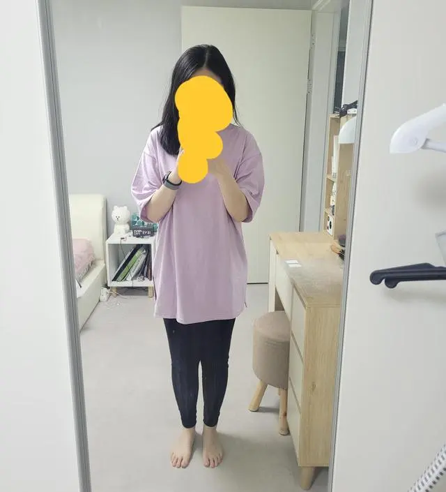 생각했던것보다 큼지막해서 만삭까지 입을 수있을 것 같아요. 색 이뻐요