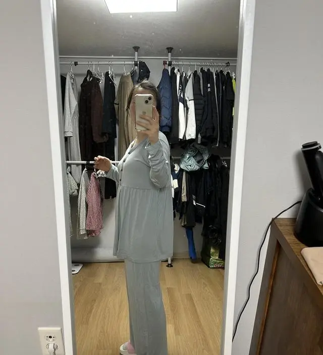출산 후 날은 더워지고 에어컨을 쐰다거나 찬바람을 쐬면 안되니 긴팔긴바지를 입어야하