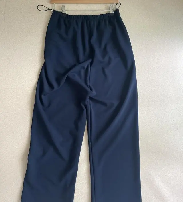 여름버전이라해서 많이 얇을 줄 알았는데 한여름에는 더울듯 싶네요? 지금 입기 딱좋아