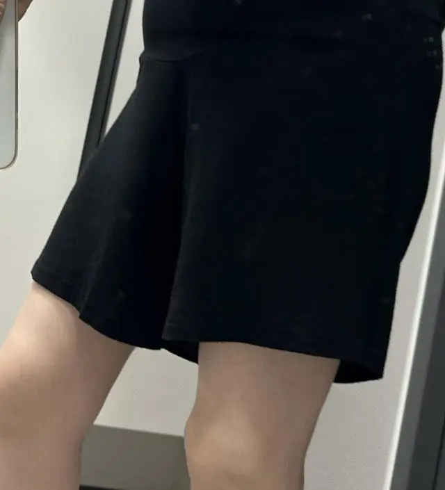 속바지가 끼이지 않고 트렁크속옷처럼 낙낙합니다.
