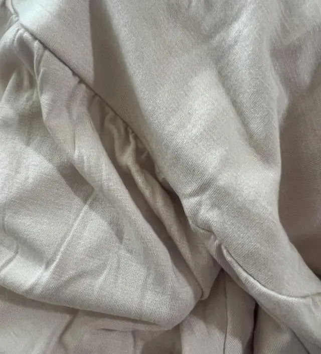 재질이 엄청 부드럽고 좋네요 속옷으로 입고 자도 될것같은 편안함이었음 ㅋ