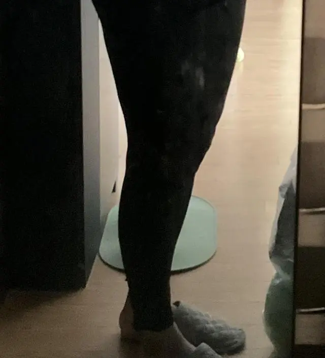 살찔꺼 생각해서 일부러 한사이즈 업해서 샀는데 신축성이 좋아서 정사이즈 사도 될꺼같