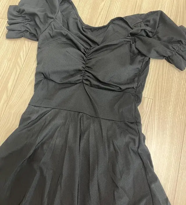 일체형이라 입고벗을때 살짝 불편하지만 이뻐요 ㅎㅎ