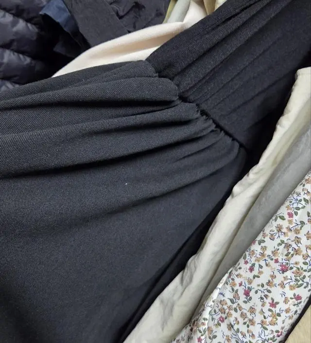 아이보리사고 너무 맘에들어섲블랙도삿네요 면소재라서 바스락소재랑 고민햇으나 마음에