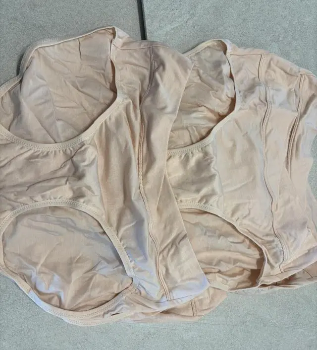 소재가 시원하고 스판끼가 있어서 임신으로 살찐 몸에도 아주 편하게 맞습니다. 지금 3