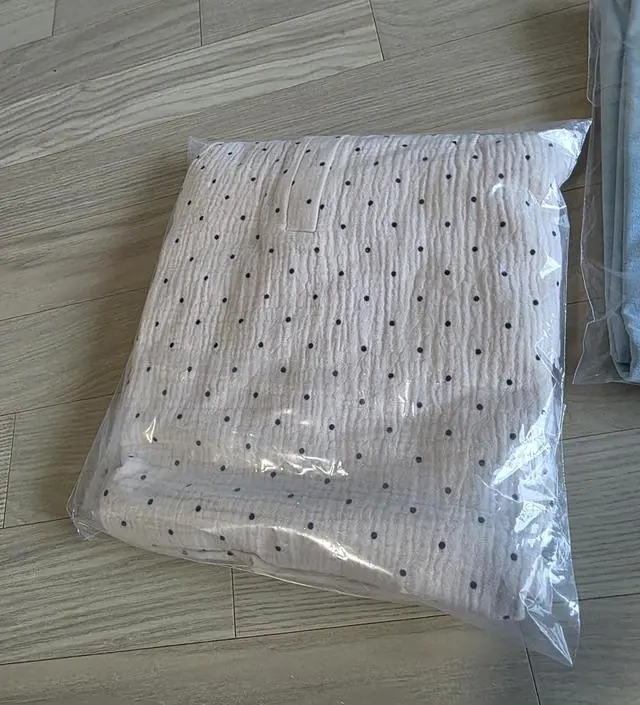 길이감도 좋고 여름에 에어컨 틀고 입어도 편할 것 같아요