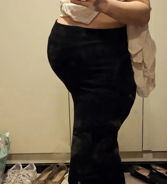 소양증있어서 고무줄로 된 옷을 못입는데 이 치마는 봉제선이 없고 매우 편해요!!! 몸매